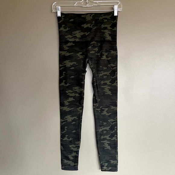 SPANX Look At Me Now Seamless Leggings Green Camo Size Medium High Rise Slimming - Picture 10 of 16